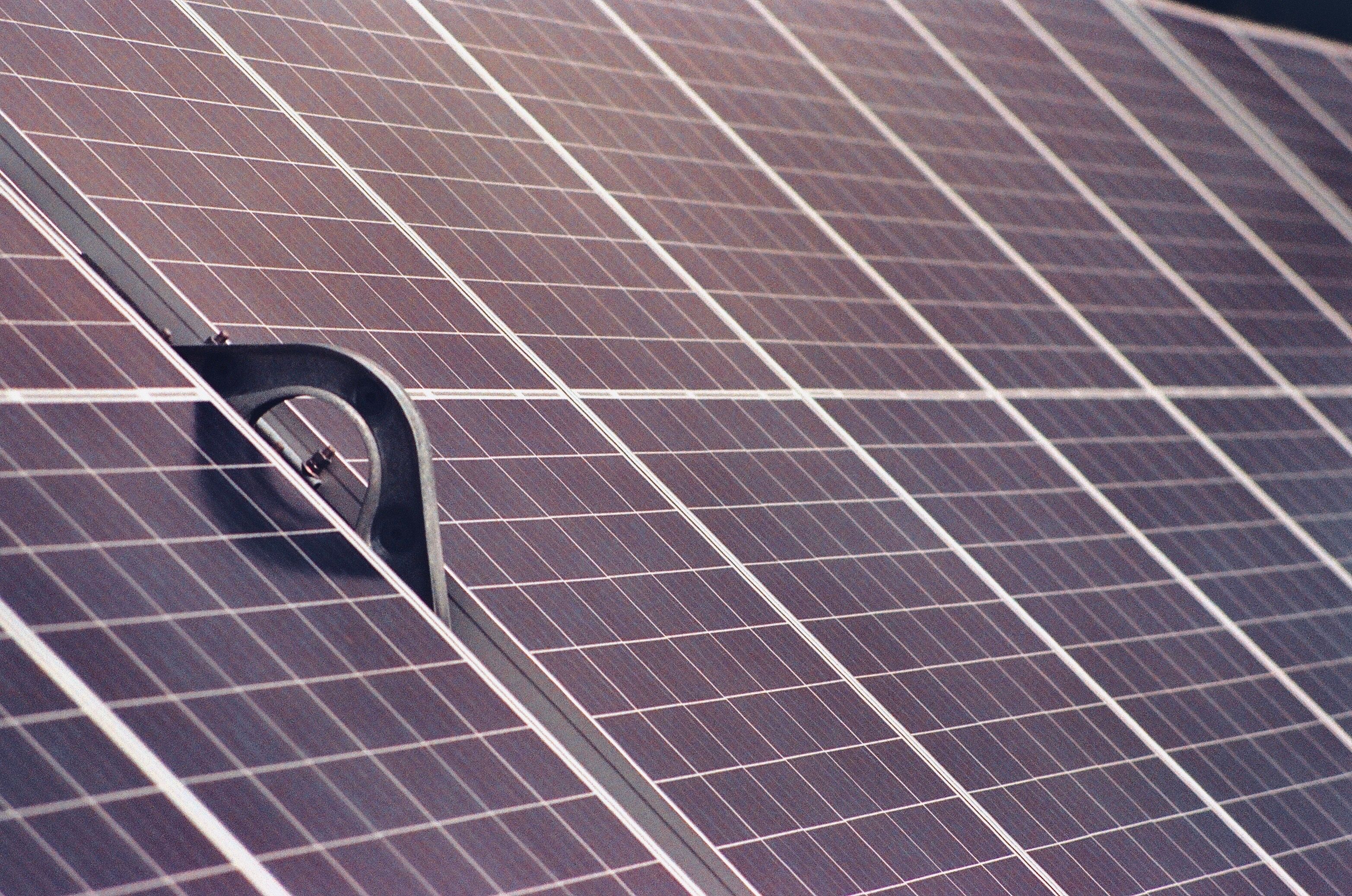Photovoltaik-Module auf Ziegeldach montiert