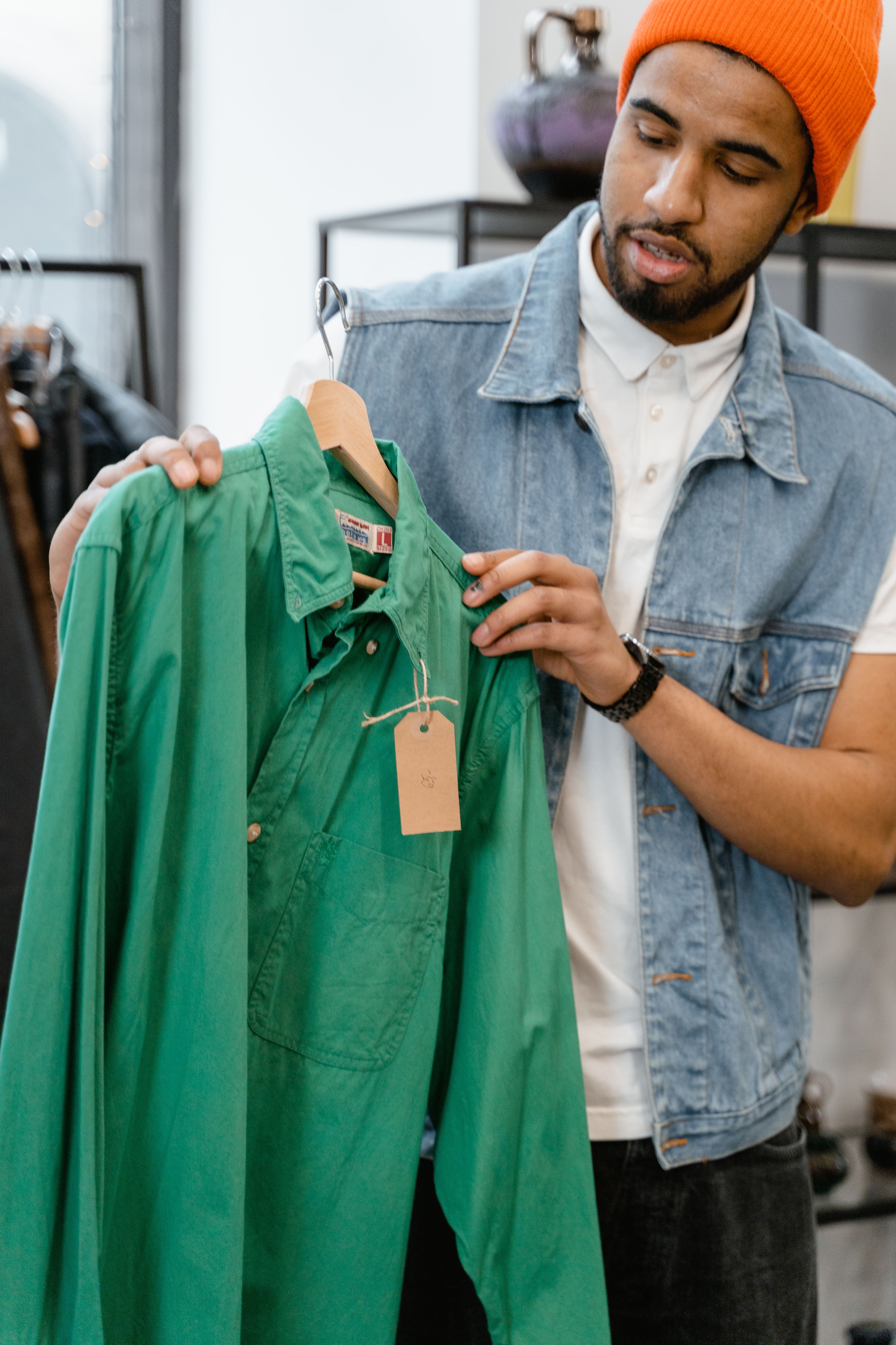 Grünes Vintage-Overshirt mit Preisschild