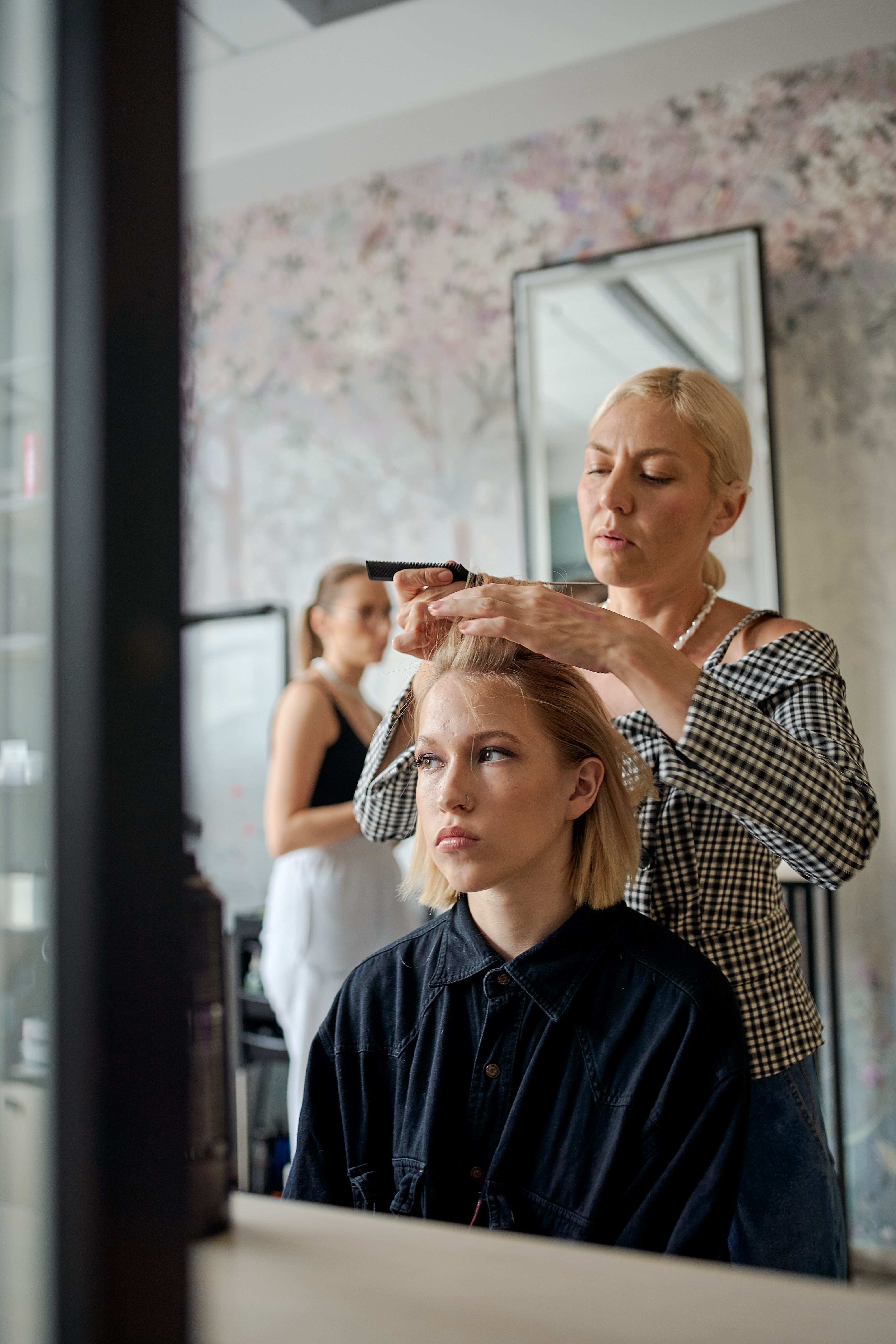 Locken mit Lockenstab gestylt — Studio Welle