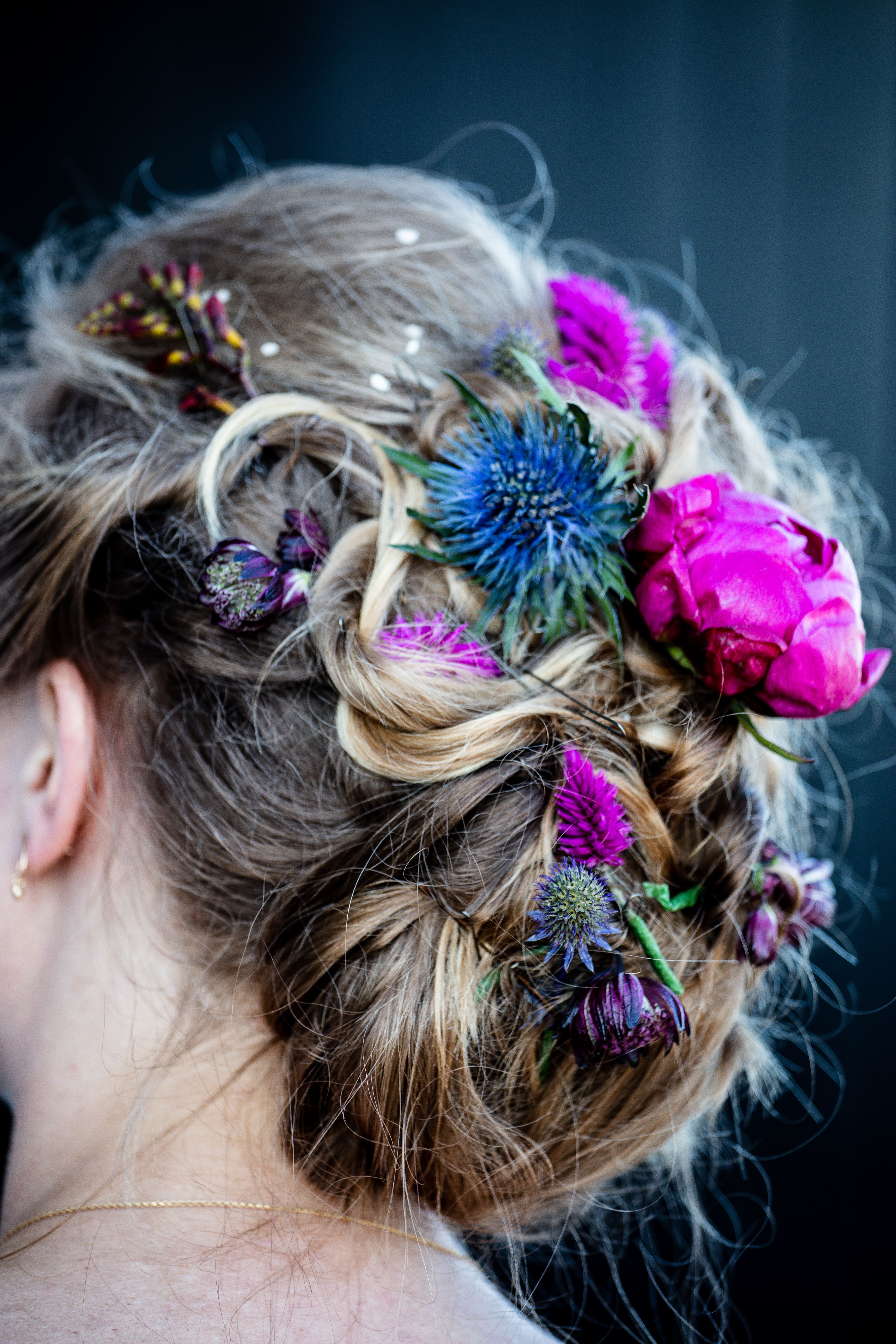 Offene Frisur mit Blüten — Studio Welle